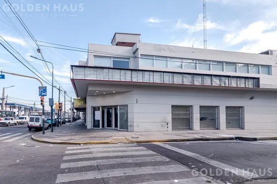 Local Comercial En La Mejor Esquina De Av Crovara En La Tablada