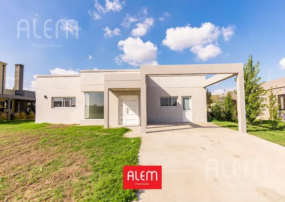 Casa De 3 Dormitorios En Venta En La Alameda