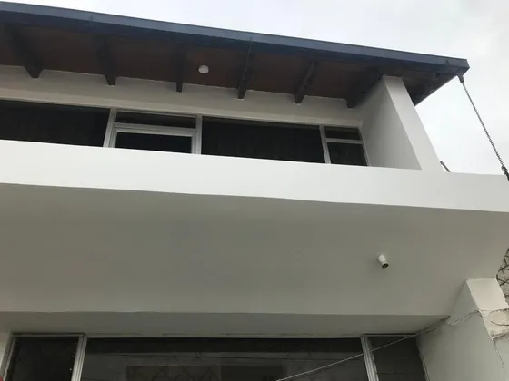Linda Casa Excelente Ubicación Cerca A Todo, Clinicas, Centros Comerciales: Laguna Mall, La Plaza Shopping Supermaxi, Farmacias, Tiendas. A Pocas Cuadras Del Redondel De La Madre, Sitio Muy Tranquilo