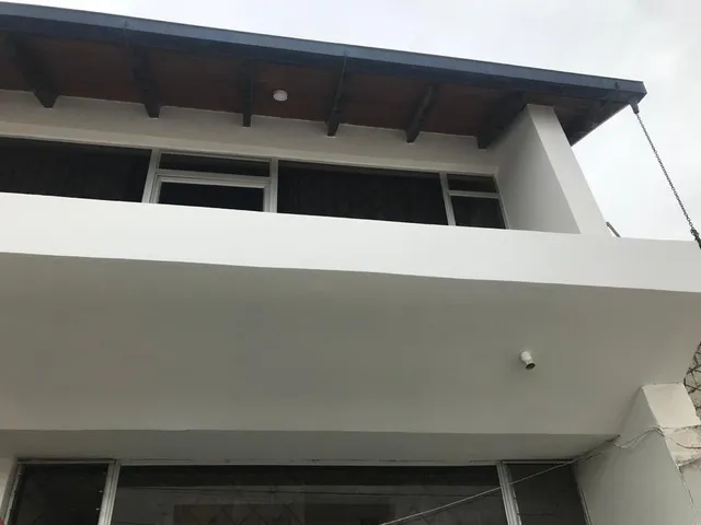 Linda Casa Excelente Ubicación Cerca A Todo, Clinicas, Centros Comerciales: Laguna Mall, La Plaza Shopping Supermaxi, Farmacias, Tiendas. A Pocas Cuadras Del Redondel De La Madre, Sitio Muy Tranquilo