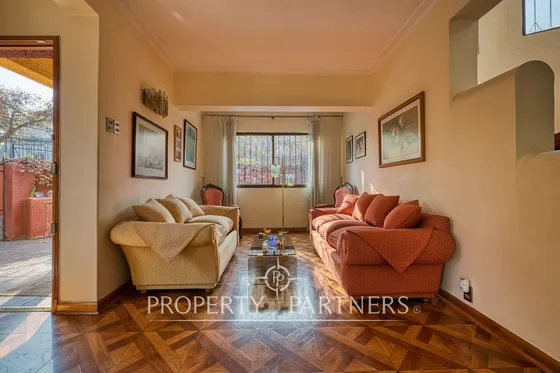 Casa Amplia Y Bien Ubicada En Ñuñoa Con Gran Poten...