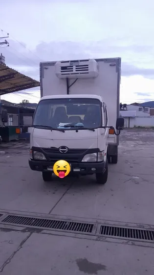 Vendo Furgón Refrigerado Hino 300. Doble Pacha. $89'000.000