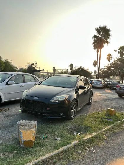 Ford Focus 2.0 St L4 T At