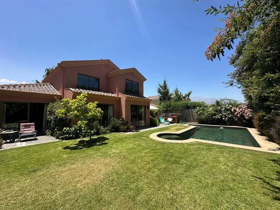 Maravillosa Casa Con Lindo Jardín En Pie Andino