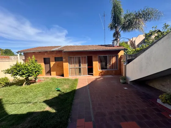 Casa En Venta De 5 Ambientes En Quilmes.