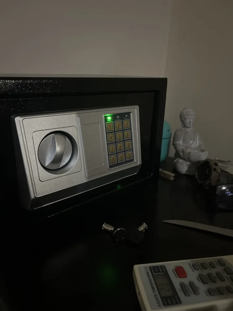 Cofre eletrônico digital com teclado e chave reserva