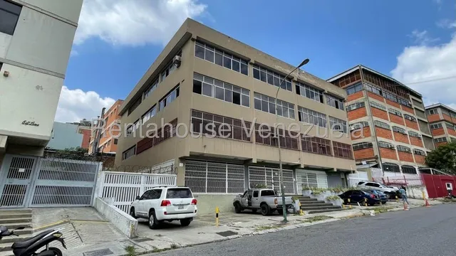 Edificio Comercial En Venta En La Urbina 25-19849 Cs
