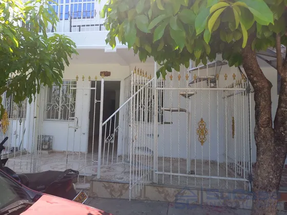 Casa De Dos Pisos Divididas En Dos Apartamentos Iguales Cod. 36335