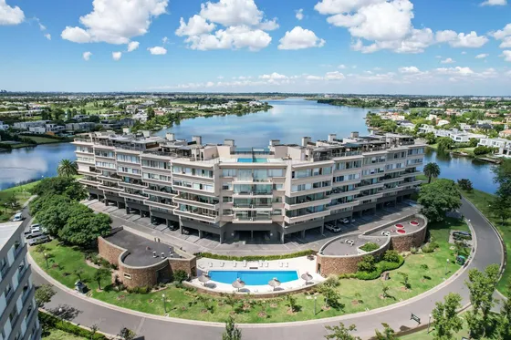 Departamento En Venta De 3 Amb, Al Lago Y Con Cochera Y Baul