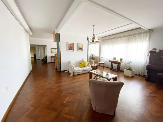 Venta Apartamento 3 Dormitorios Con Baño En Suite, 4 Terrazas Y 2 Cocheras Sobre Av. Libertador
