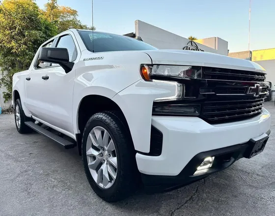 Chevrolet Silverado Custom