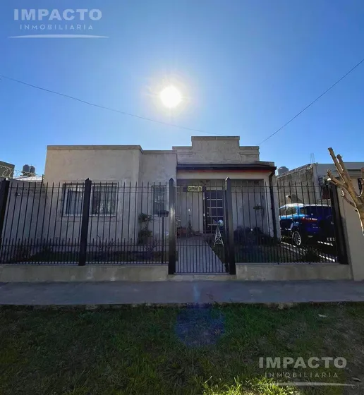 En Venta Vivienda Con Pileta Y Quincho - Barrio Las Rosas, Cañuelas