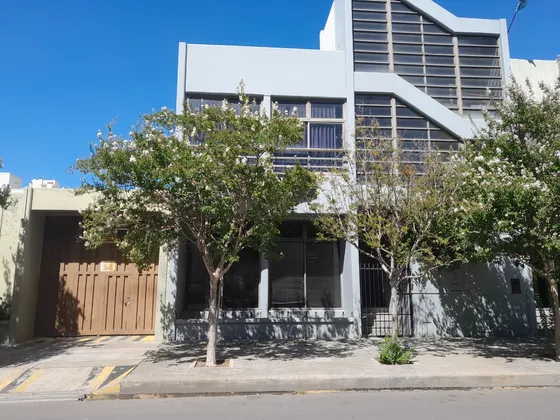 Amplio Inmueble Comercial En Venta Ubicado En Centro, Bahía Blanca