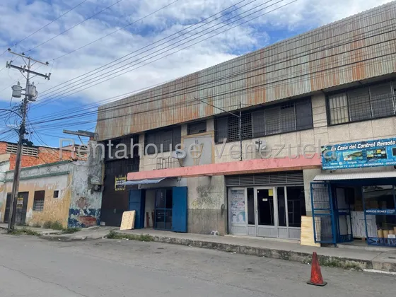 Galpon En Venta En Zona Centro De Maracay Calle Paez Facil Acceso Amplio Tamaño 845 Metros Negoc Estef 25-14082