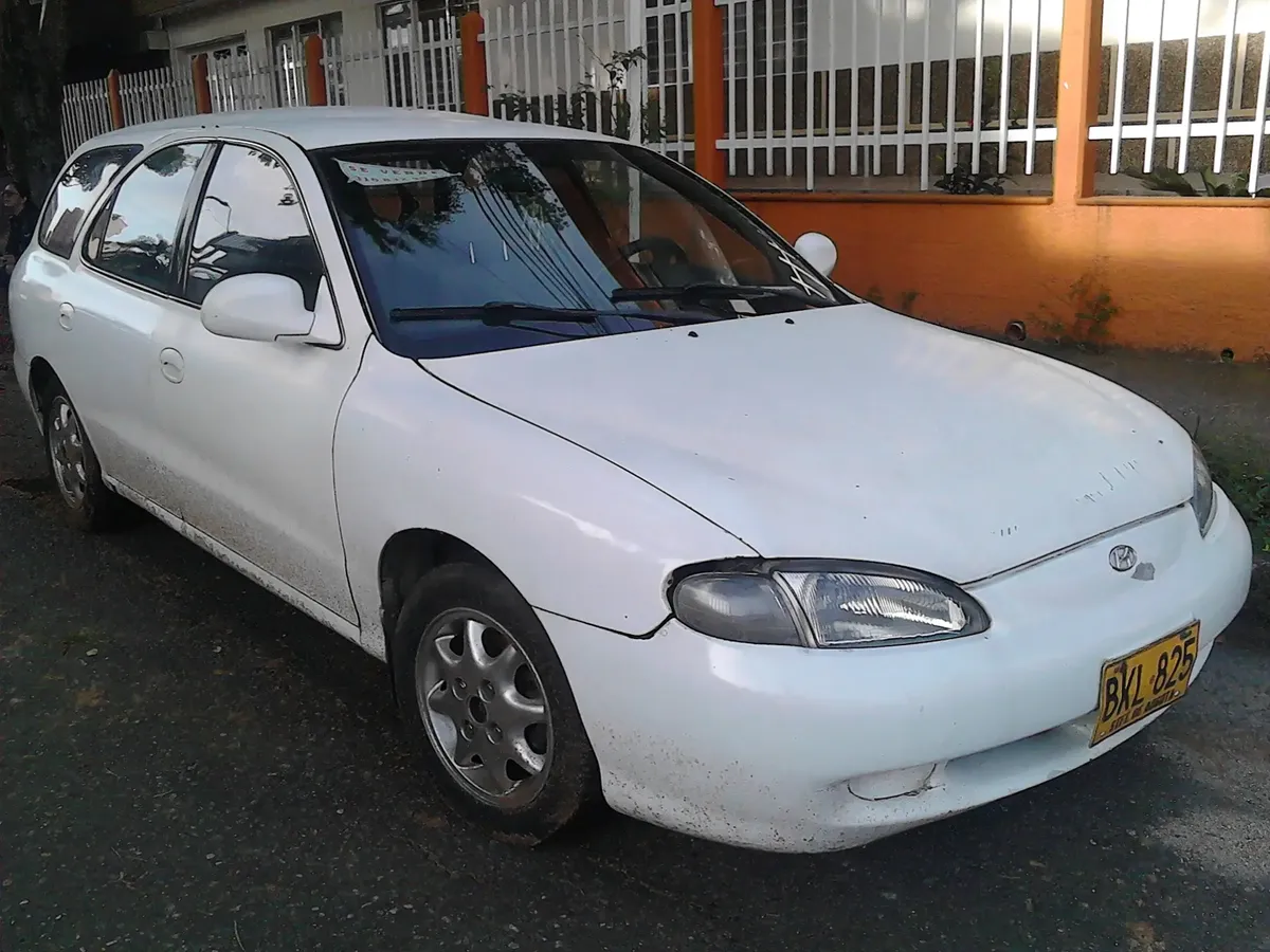 Hyundai Elantra 1.8 Gls Avante 5 p Camioneta