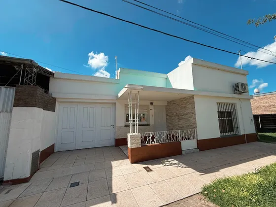 ¡¡casa Excelente, Lista Para Mudarte!! Calle Mitre Al 800 
