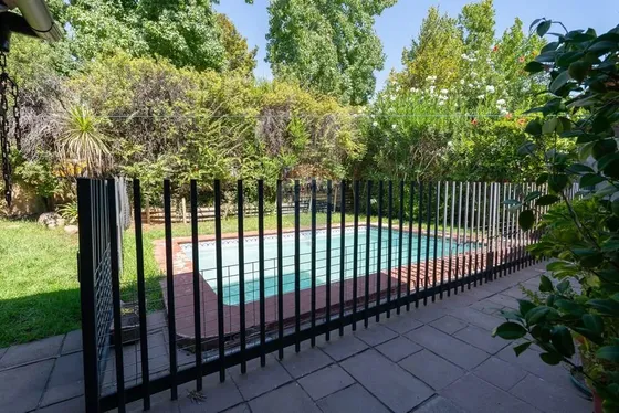 457 M2 De Terreno, 6 Dormitorios, Gran Piscina