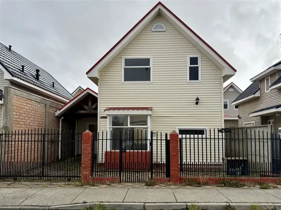 Casa En Arriendo De 4 Dorm. En Punta Arenas