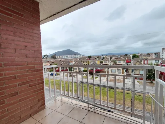 Departamento En Venta De 3d/1b En Cuarto Piso, La Serena