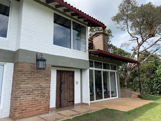 Escapa Al Paraíso: Tu Refugio Soñado En El Lago Calima