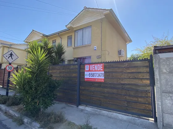 Casa En Venta En Bosques De Santa Clara