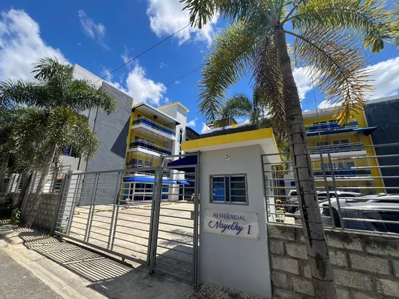 Vendo Apartamento 4to Nivel Residencial Radiante Amanecer, San Isidro
