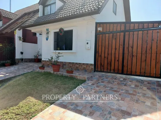 Venta De Remodelada Casa Con Excelente Conectivida...