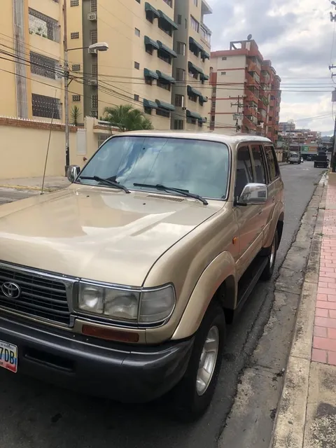 Toyota Burbuja Land Cruiser