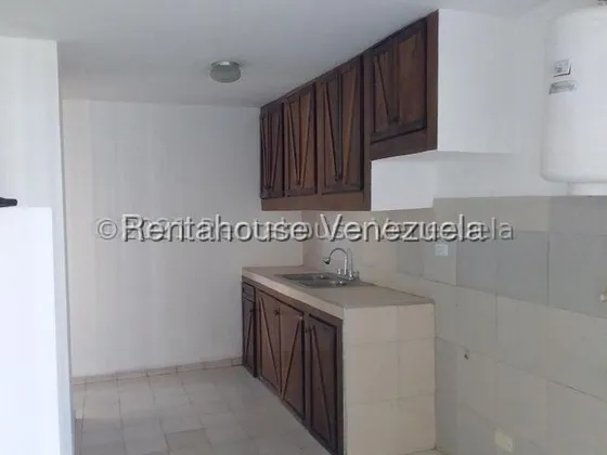 & Maria Luisa Mendoza Vende Espectacular Apartamento En El Este De Barquisimeto Posee 103m2 Con 3 Habitaciones 2 Baños Vigilancia Las 24 Horas Y Bellas Areas Comunes 2 5 2 0 8 8 5                     