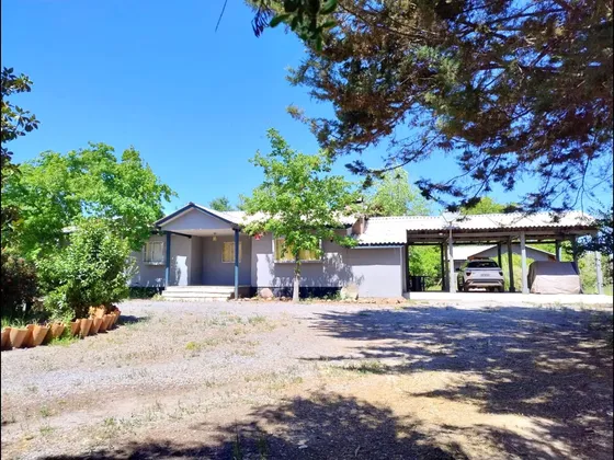 Casa Con Amplio Terreno Mas Una Cabaña Y Areas Verdes