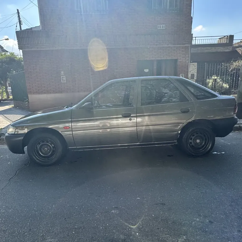 Ford Escort 1.6 LX Plus AA