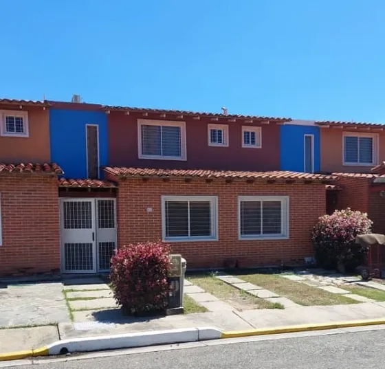 Venta Townhouse Conj. Res. Cantapiedra La Granja Naguanagua