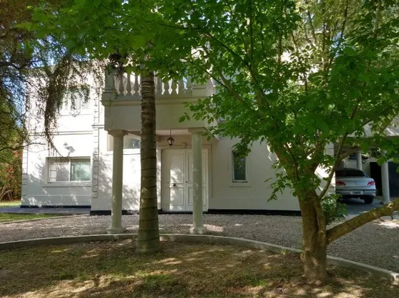 Casa Chalet  En Alquiler En Lago De Manzanares, Pilar, G.b.a. Zona Norte