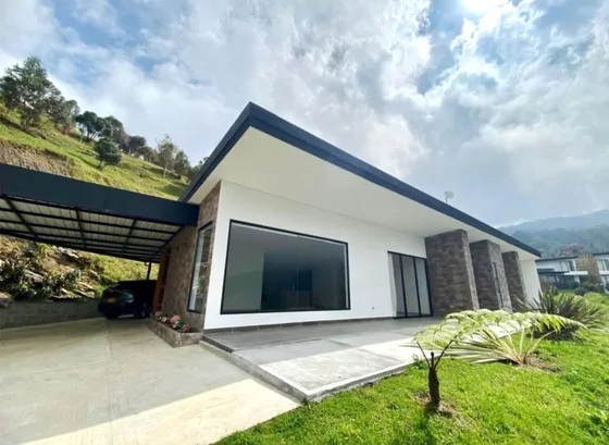 Casa En Arriendo O Venta En Envigado - El Salado Cod:8971758