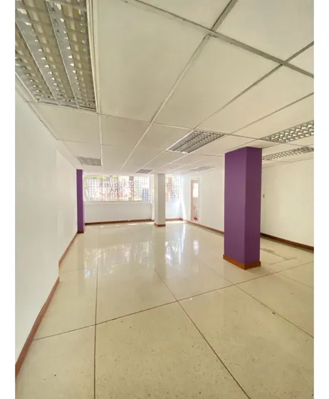 Local En Alquiler 130 M2 - Urb. Colinas De Bello Monte