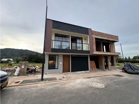 Se Vende Casa Amoblada En La Ceja Unidad Abierta