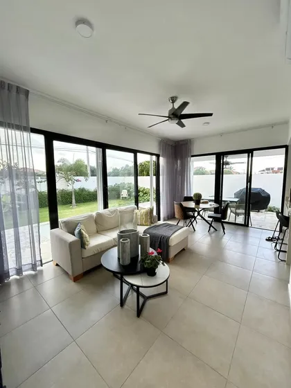 Villa Independiente En Punta Cana - De Esquina Con Patio