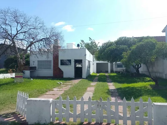 Casa En Venta - 4 Dormitorios 2 Baños - Cochera - 450mts2 - Mar Del Tuyú