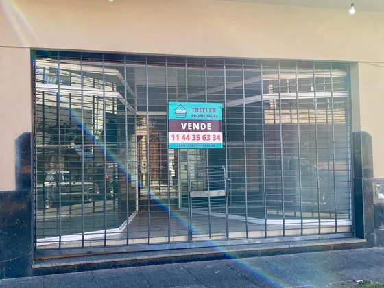 Local En Luján A 50 Mts De Basílica A Nuevo Con Fondo Propio