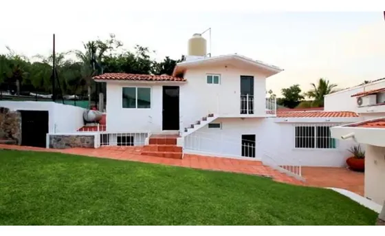 Casa En Venta En Residencial Del Circuito Del Lago, Tequesquitengo, Jojutla, Morelos.