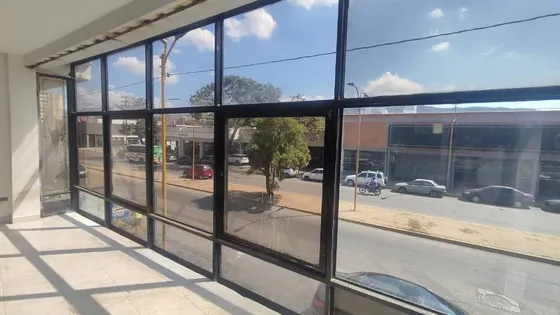 Josefina Toledo: Oficina En Alquiler, En Av. Bolivar Norte, 310m², Aire Acondicionado Central, Pisos En Cerámica Amplios Ventanales, Tanque De Agua Sobredimensionado, 271682