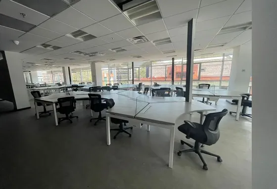 Oficina En Arriendo 174m Sector Chico