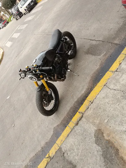 Yahama Seca 550 Cafe Racer