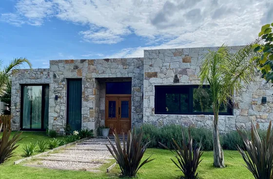 Casa En Venta En Arenas Del Sur, Orientación Noroeste.