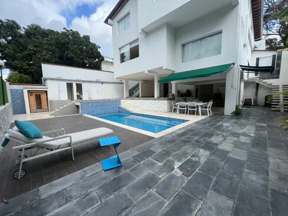 En Venta O Alquiler Casa En Prados Del Este, Calle Cerrada, Baruta.