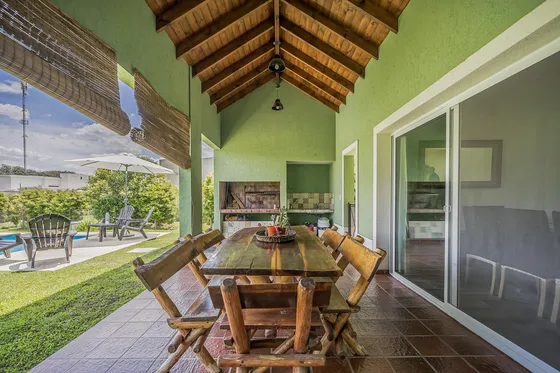 Casa 4 Ambientes En Venta. Club De Campo La Concepción Lujan