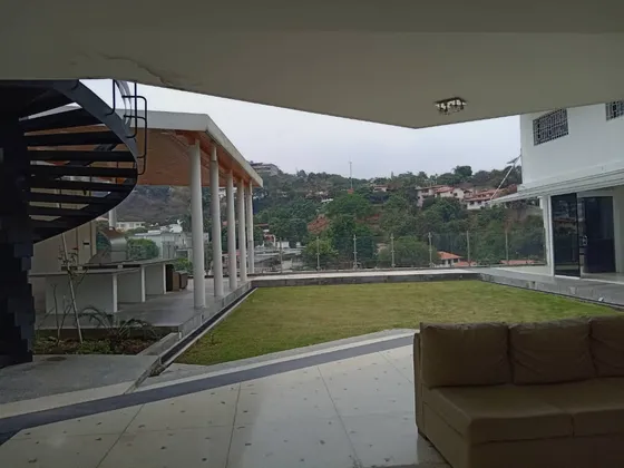 Espectacular Quinta En Prados Del Este. Baruta (sur)  Mh