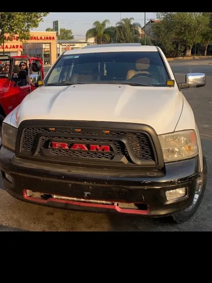 Dodge Ram 2500 5.7 Pickup Crew Cab Laramie 4x4 Mt
