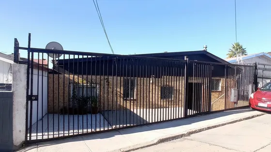 Rebajada! Linda Casa Cerro Los Placeres 4d
