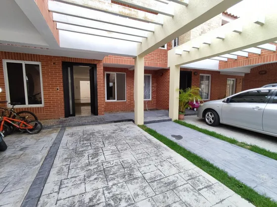 Se Vende Towhouse A Estrenar Con Planta Electrica Total Valencia 